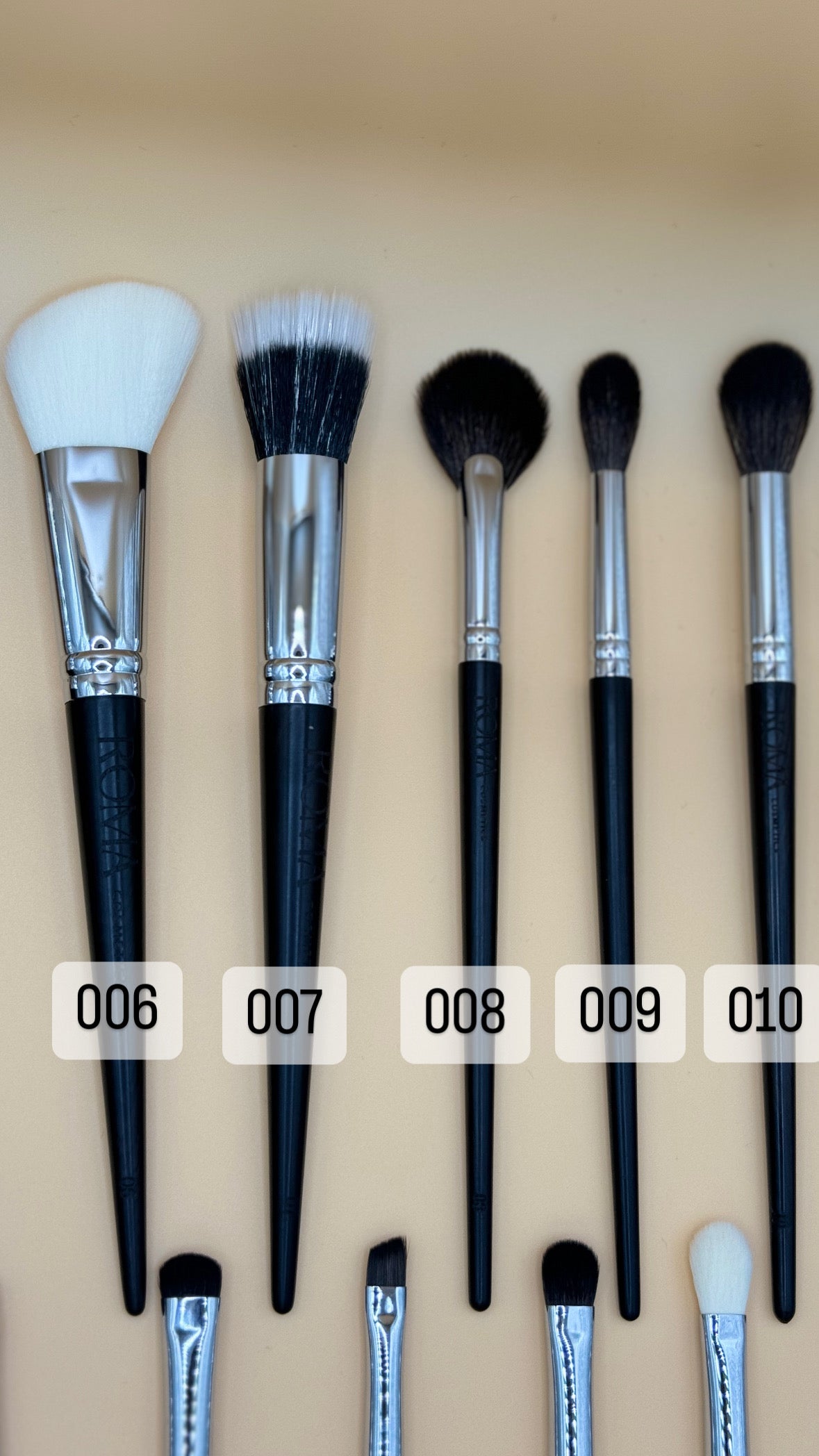 LUXURY MIX & MATCH PROFESSIONAL BRUSHES/SPONGE - 4 piece set